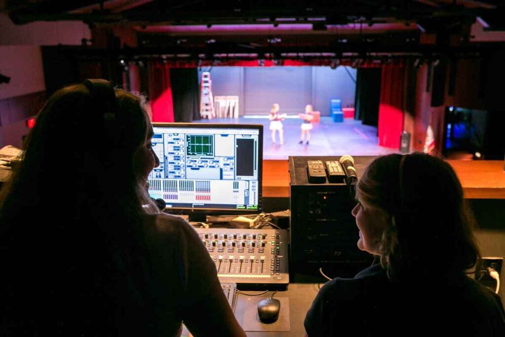 Foto 4 do programa Flintridge Sacred Heart – High School Experience