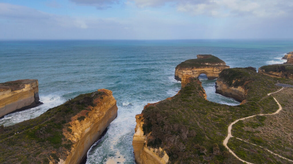 Aerial view loch ard gorge rugged limestone cliffs — Austrália