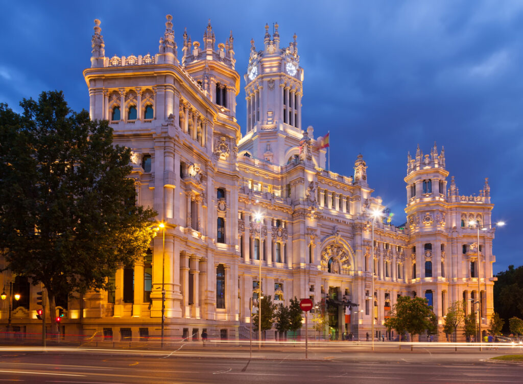 Palace communication summer dusk madrid — Espanha