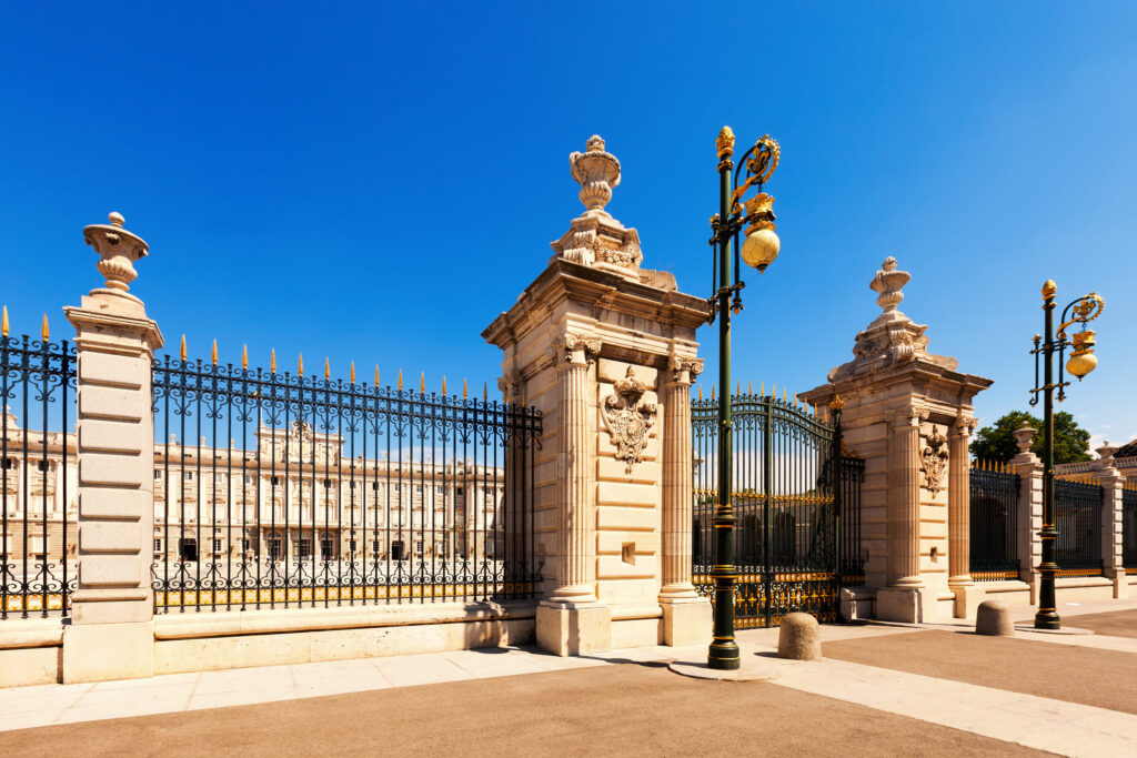 Royal palace sunny day madrid — Espanha