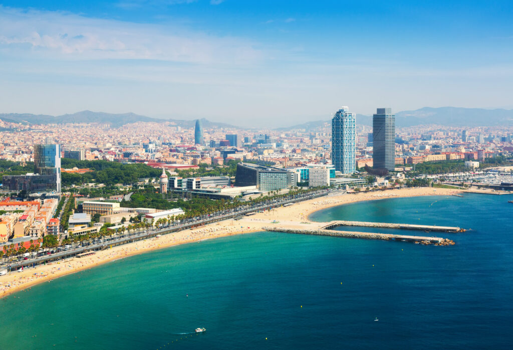 Aerial view barcelona from mediterranean — Espanha