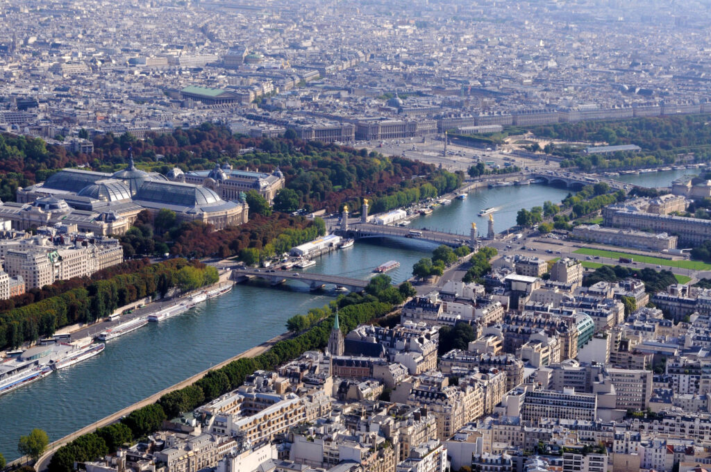 Aerial view paris with river seine — França