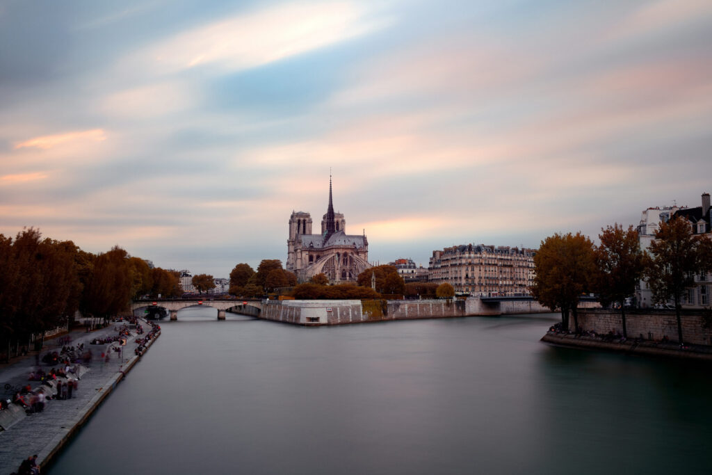 Paris city view with notre dame cathedral river seine — França