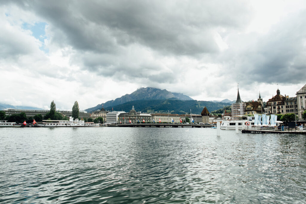 Travel switzerland beautiful view lake lucerne city mountain tourism — Suíça